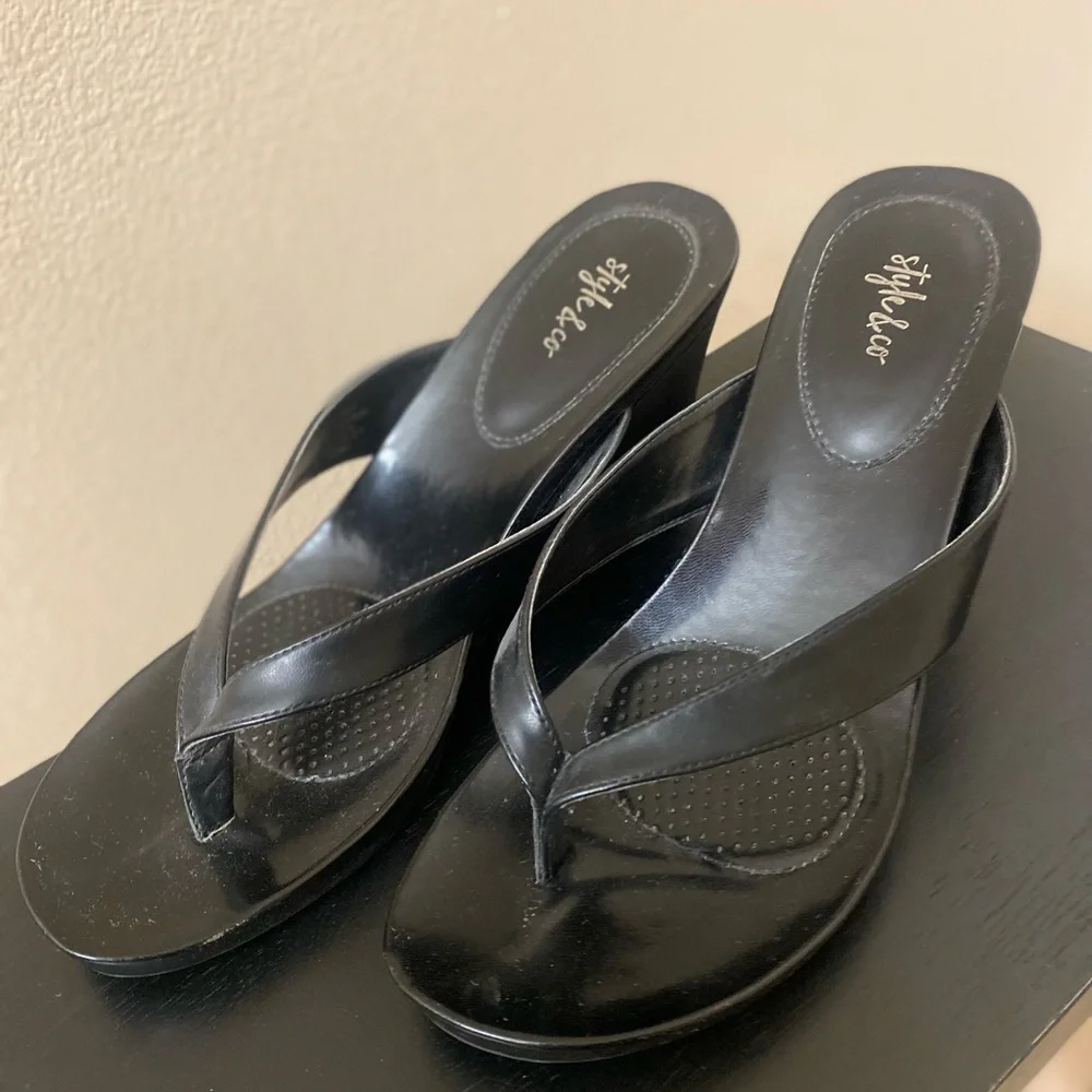 Style & Co Black Wedge Shoes with Classic Design - Picture 3 of 4